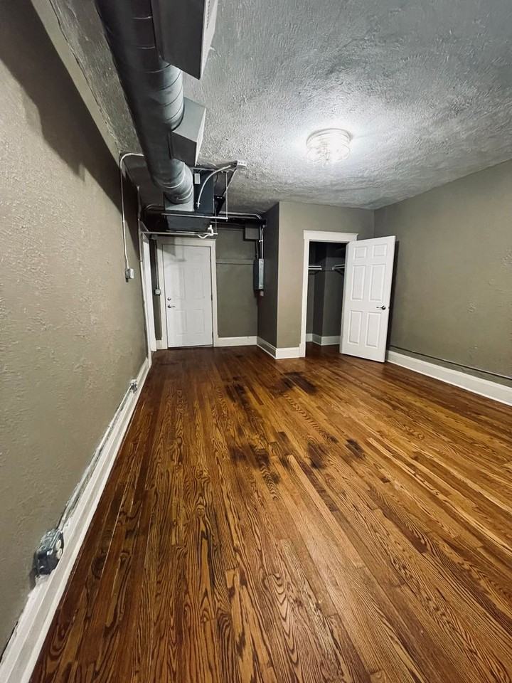 Jones Anderson Apartments - Photo 6 of 19