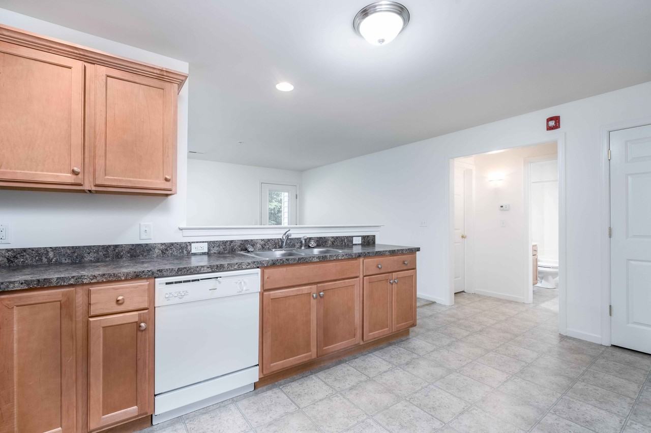 371 College Manor Ave - Photo 2 of 11