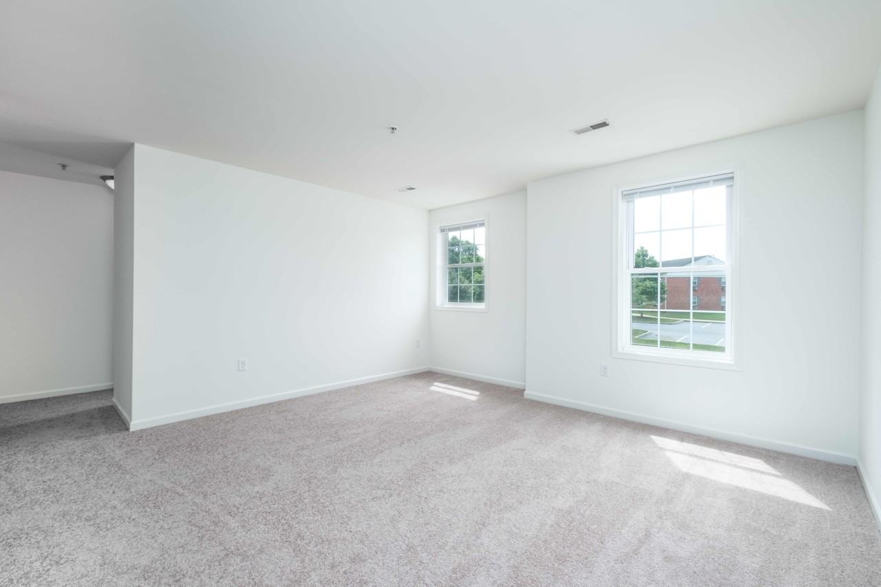 371 College Manor Ave - Photo 4 of 11