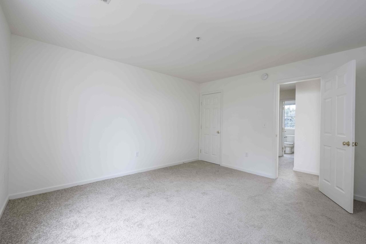 371 College Manor Ave - Photo 5 of 11