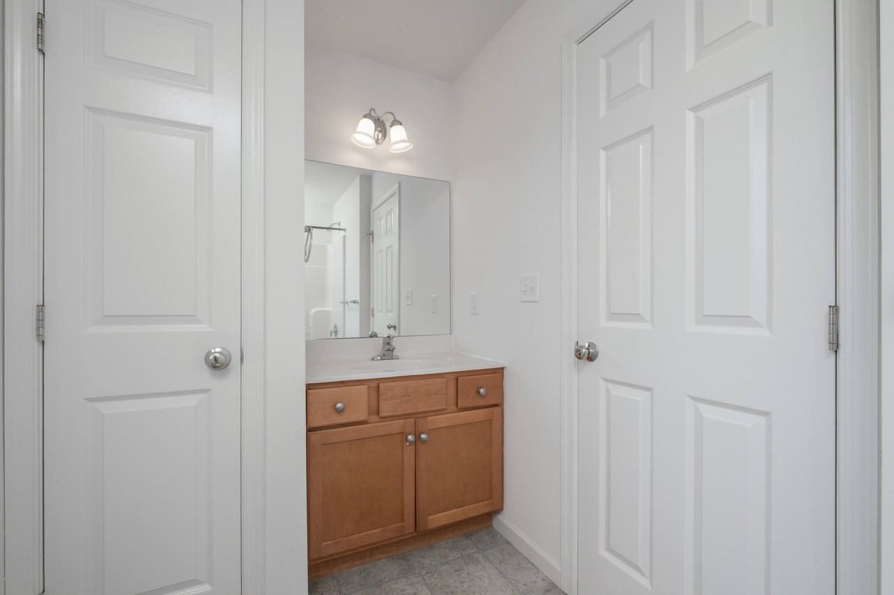 371 College Manor Ave - Photo 7 of 11