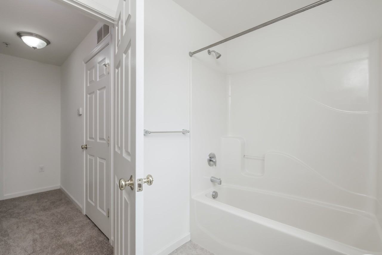 371 College Manor Ave - Photo 7 of 10