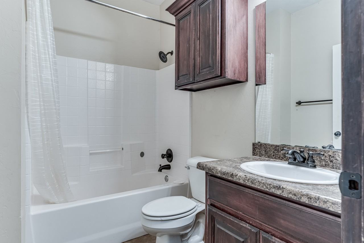 2226 W Utah Ave #NA - Photo 3 of 32