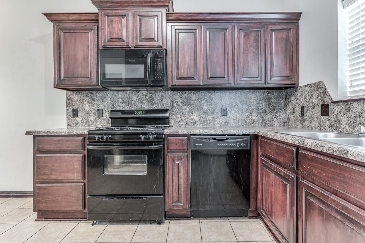 2226 W Utah Ave #NA - Photo 7 of 32