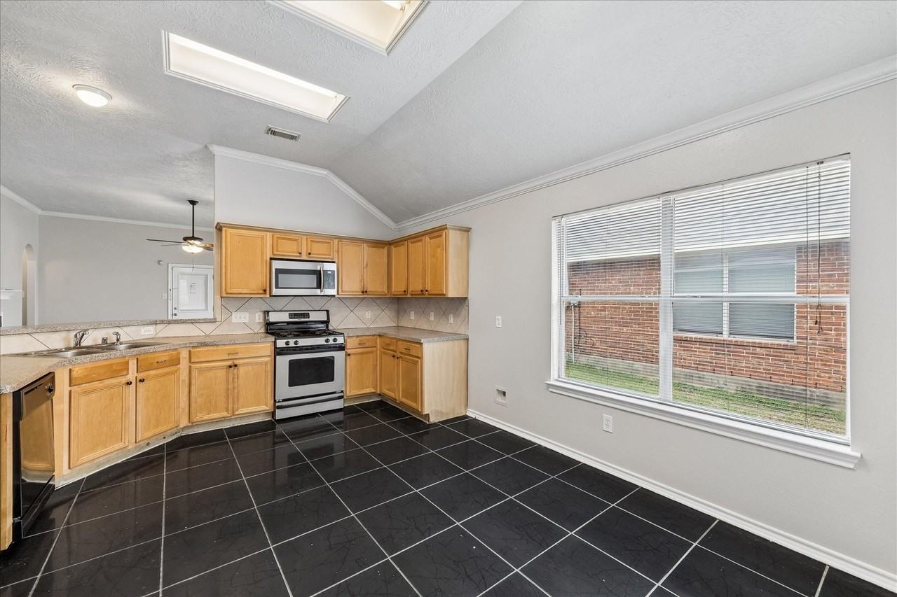 19914 Chaste Tree Lane - Photo 2 of 8