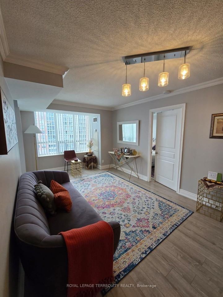 350 Red Maple Road #906 - Photo 4 of 11