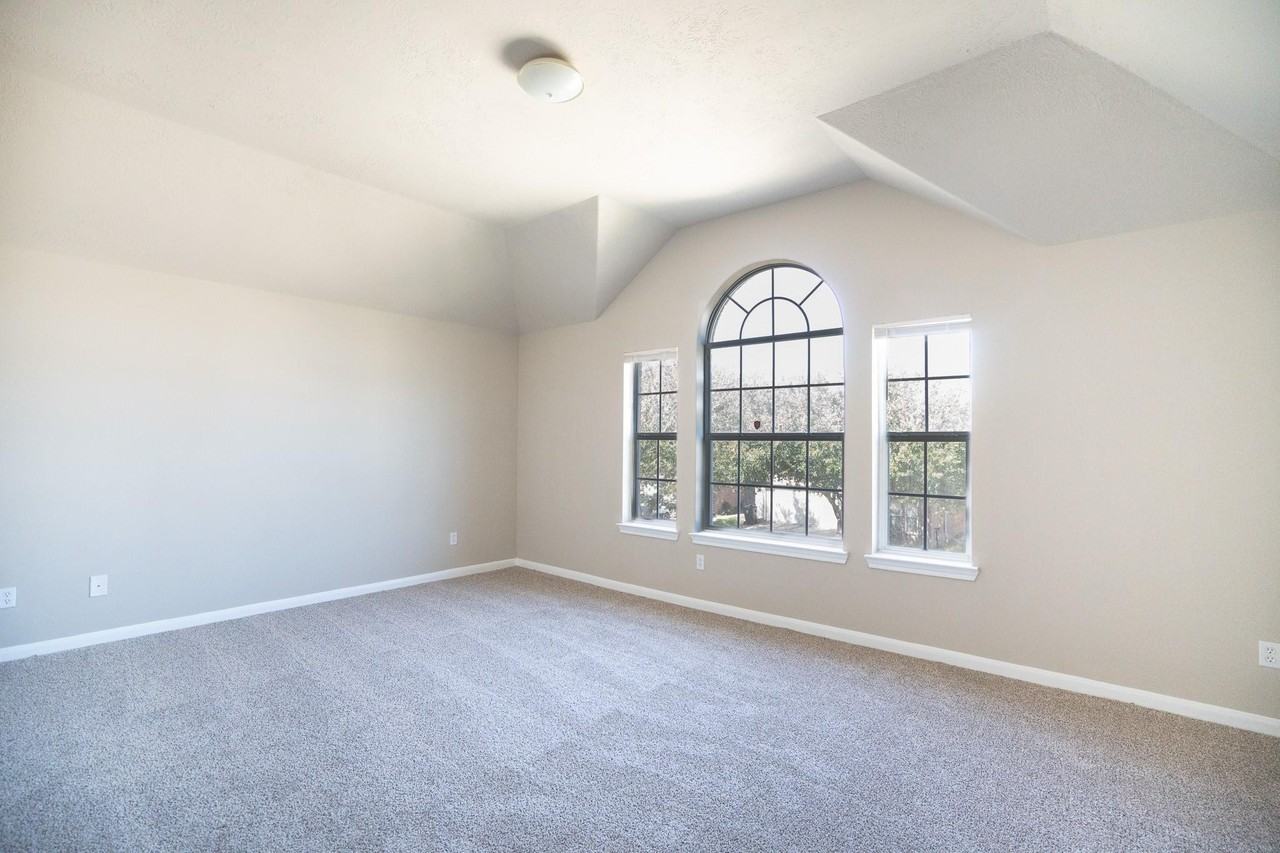 827 Forest Hillside Lane - Photo 4 of 6