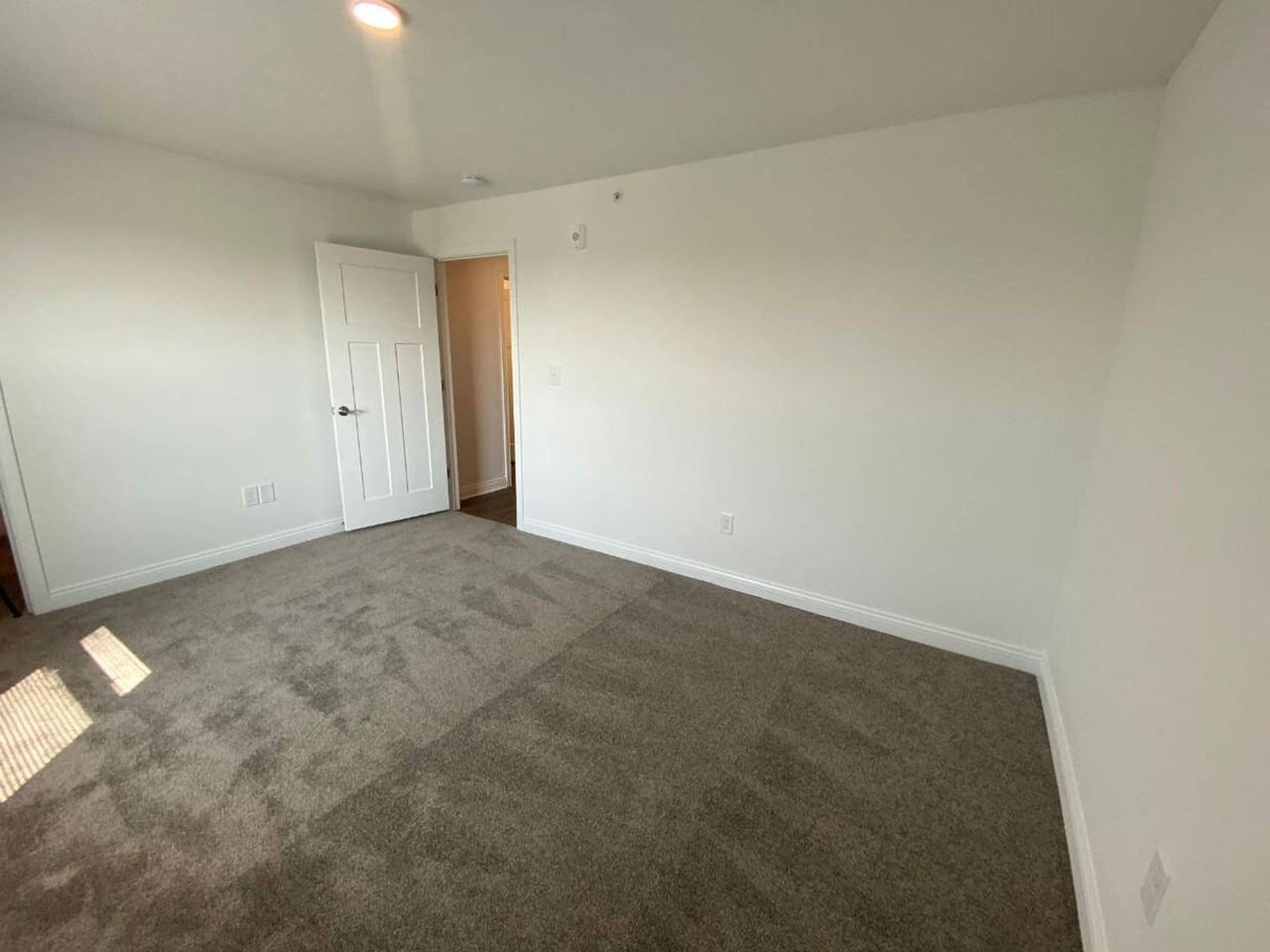 Amelia Place Apartments - Photo 7 of 37