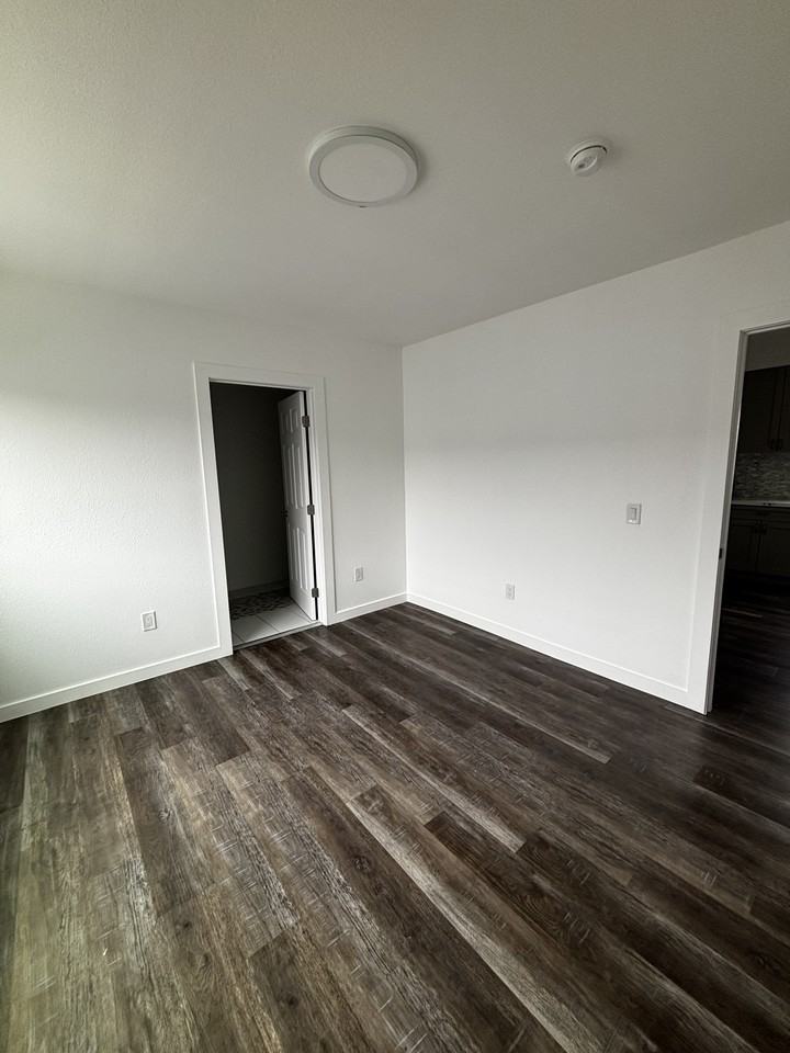 1674 West 36th Street #4 - Photo 6 of 16