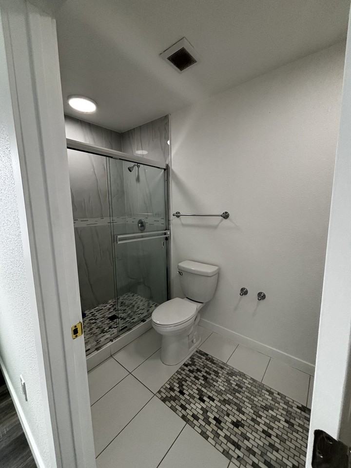 1674 West 36th Street #4 - Photo 7 of 16