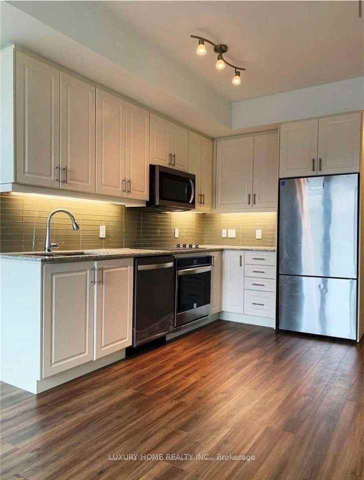 9618 Yonge Street #303 - Photo 2 of 6