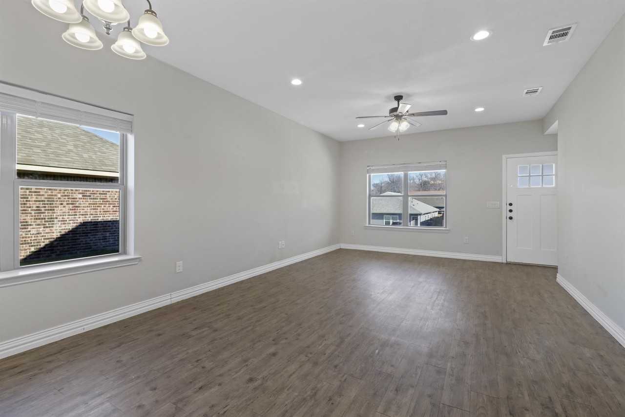 901 N Barrett Ave #1 - Photo 6 of 16