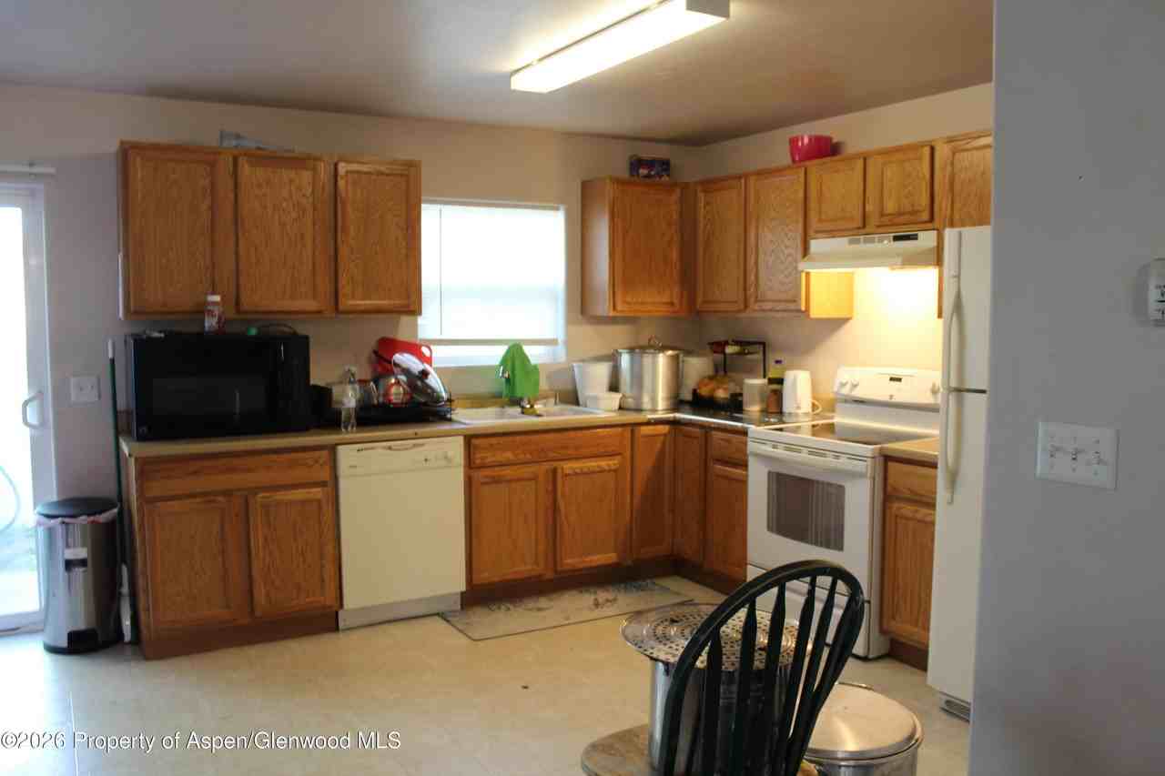 2521 Meadow Cir - Photo 4 of 9
