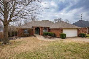 featured image of 2803 Foxwood Dr