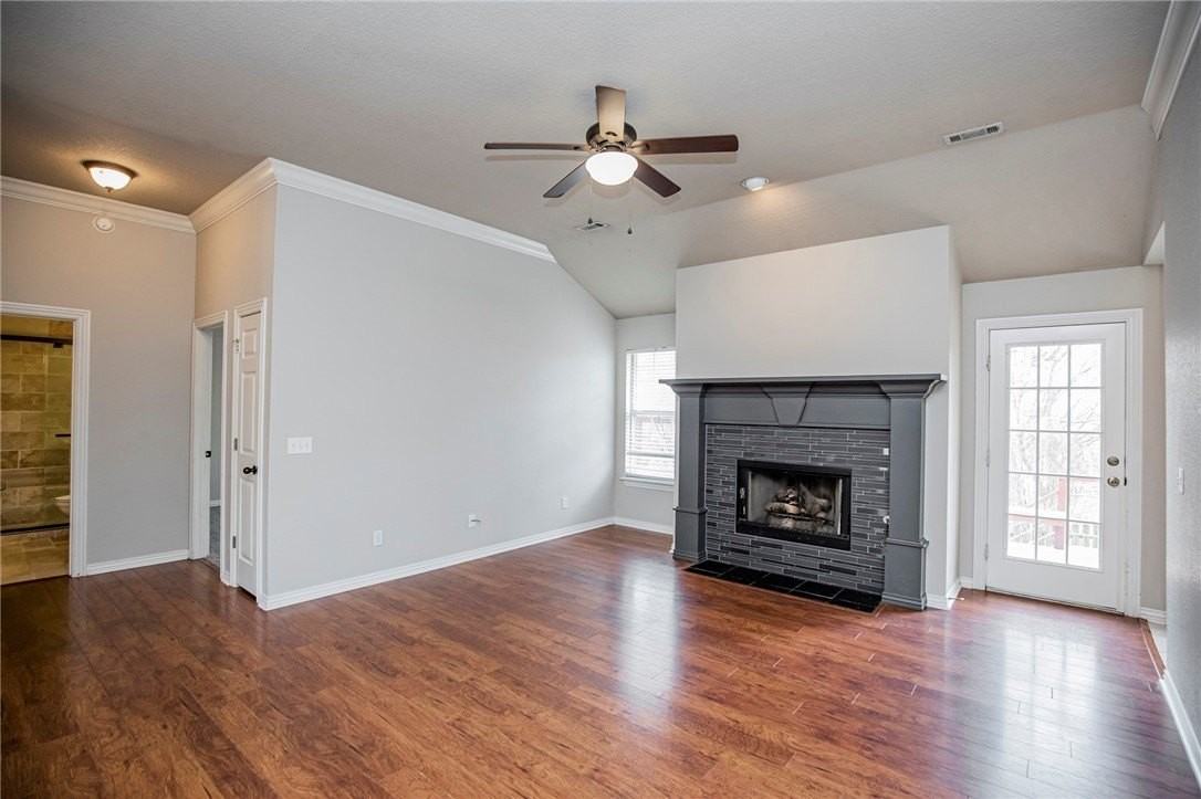 2803 Foxwood Dr - Photo 2 of 33