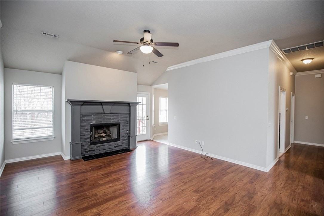 2803 Foxwood Dr - Photo 3 of 33