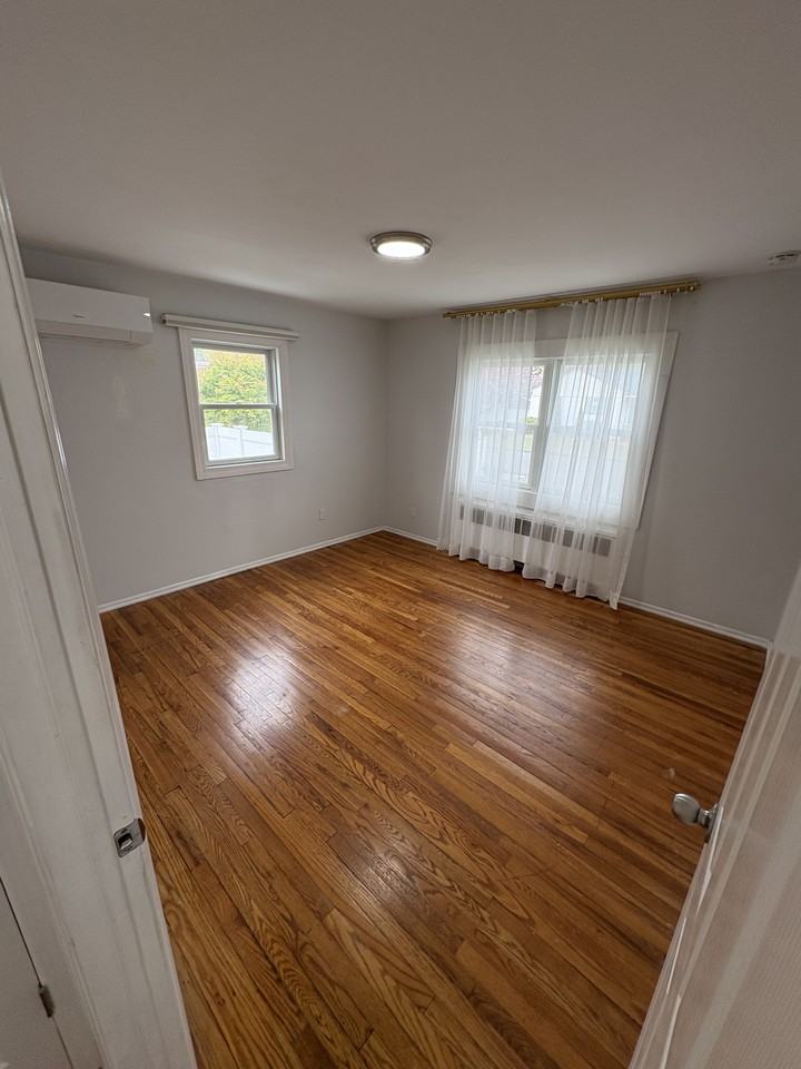 37 Bainbridge Avenue - Photo 4 of 7