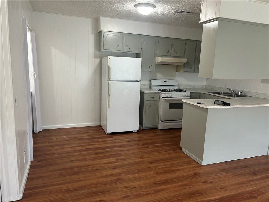 409 Park St #C - Photo 3 of 10