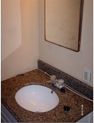 108 W 5th St - Photo 6 of 7