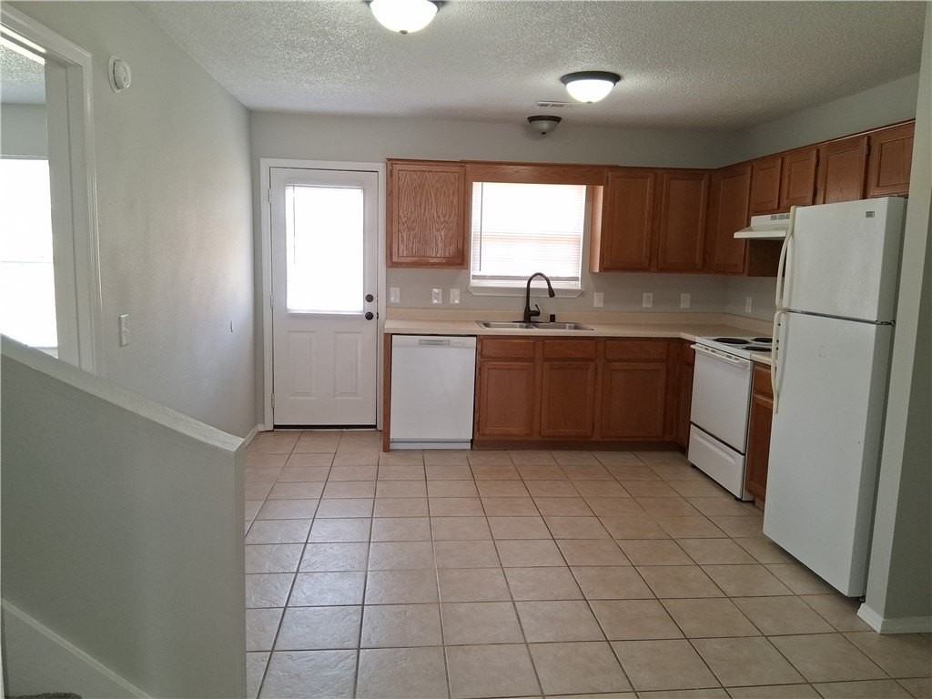 3306 Sw Landau Ct #1 - Photo 3 of 10
