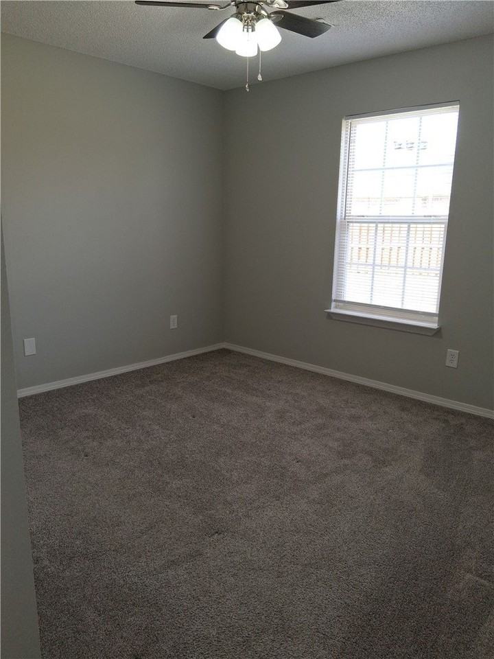 3306 Sw Landau Ct #1 - Photo 5 of 10