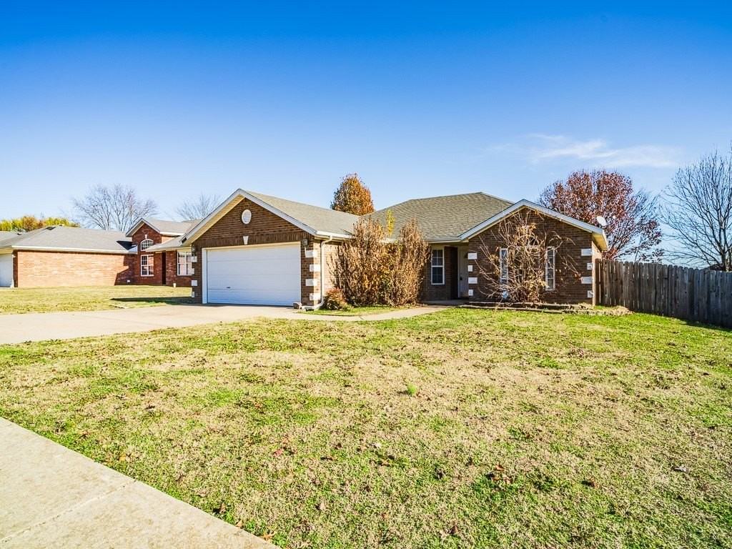 440 Spicewood Trl - Photo 2 of 24