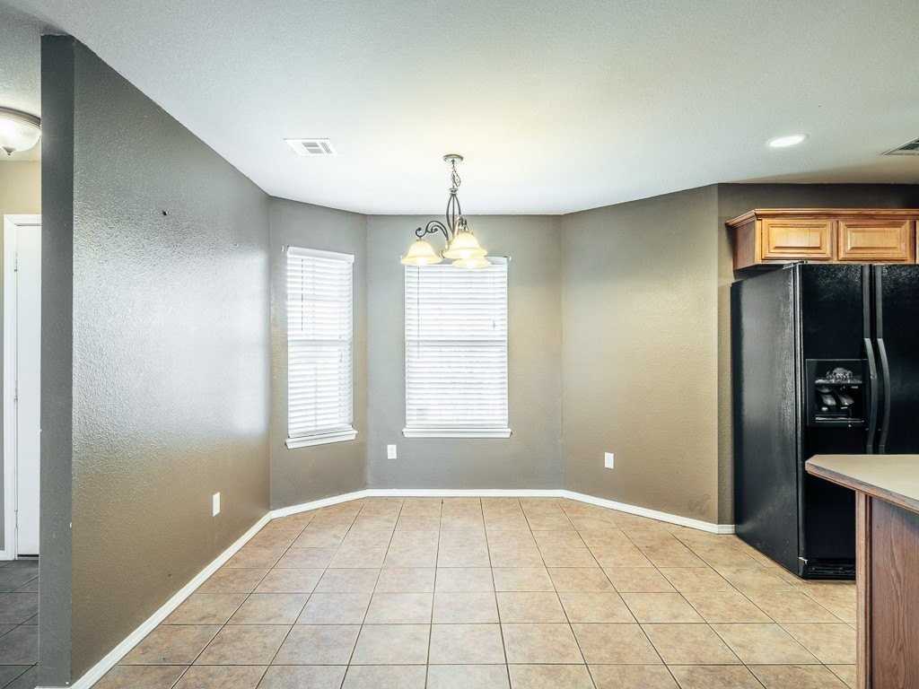 440 Spicewood Trl - Photo 5 of 24