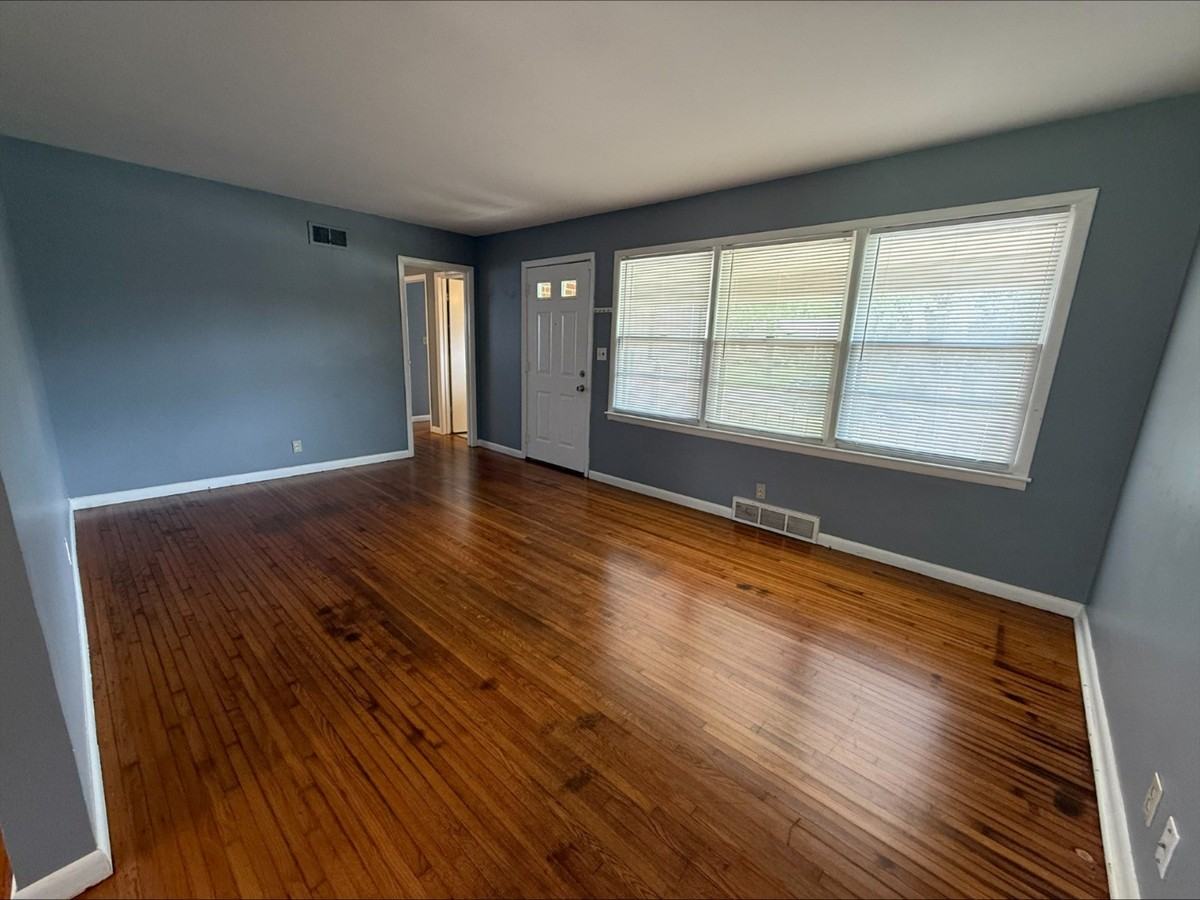 4511 E 45th St #1 - Photo 4 of 18