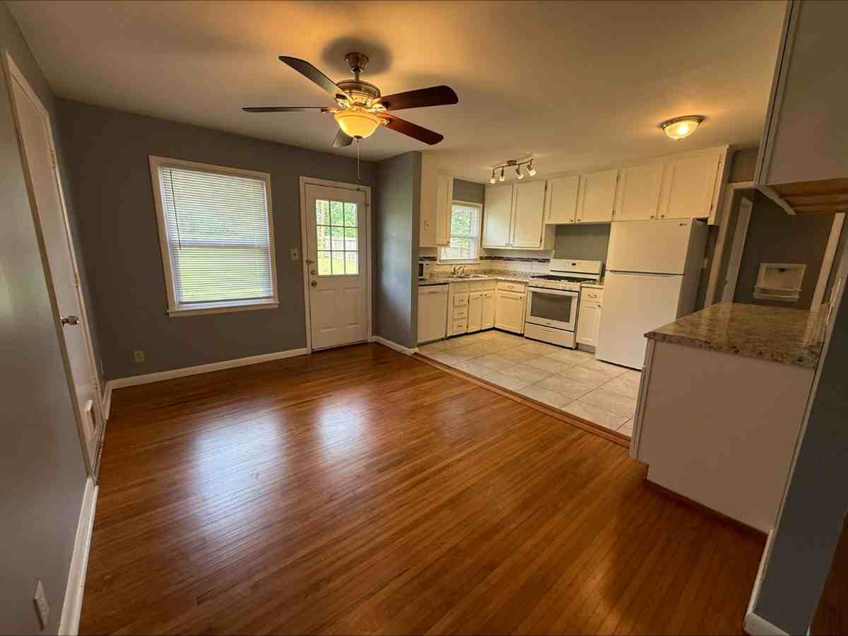 4511 E 45th St #1 - Photo 5 of 18