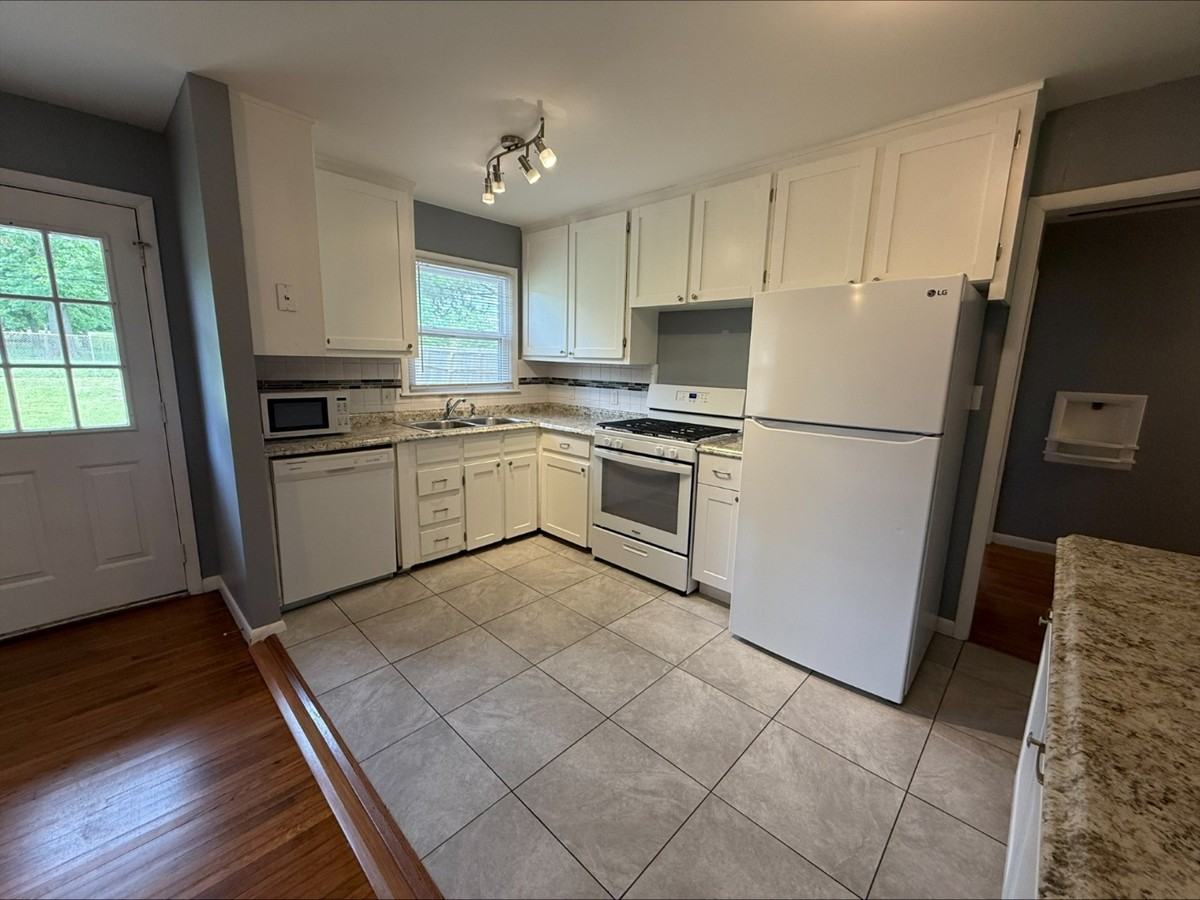 4511 E 45th St #1 - Photo 7 of 18