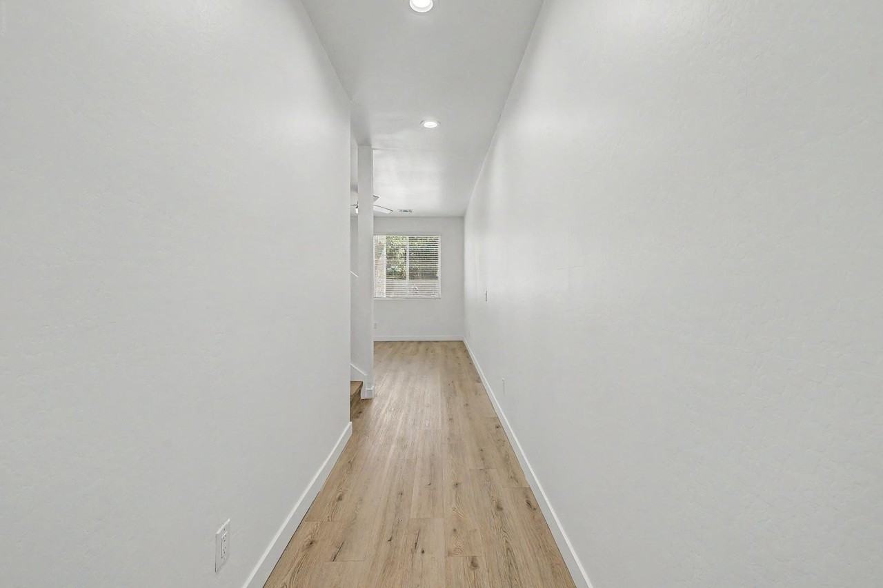 105 W Latona Rd - Photo 4 of 50