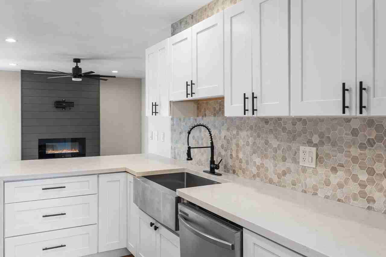 8302 E Windsor Ave - Photo 3 of 36