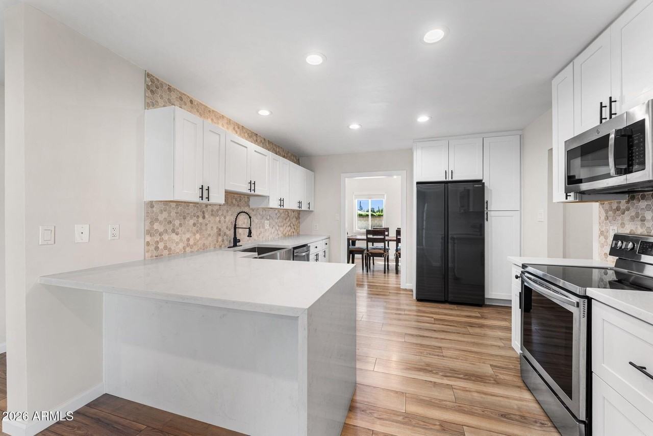 8302 E Windsor Ave - Photo 5 of 36