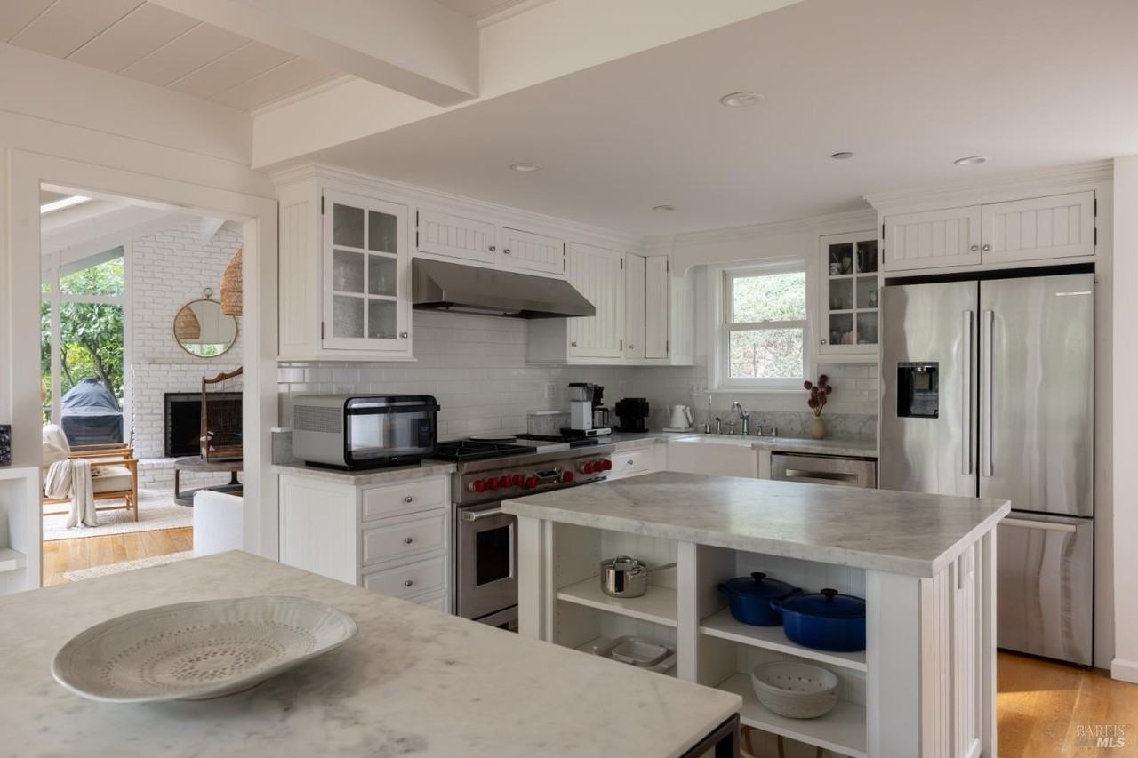 2 Carolyn Ln - Photo 7 of 34