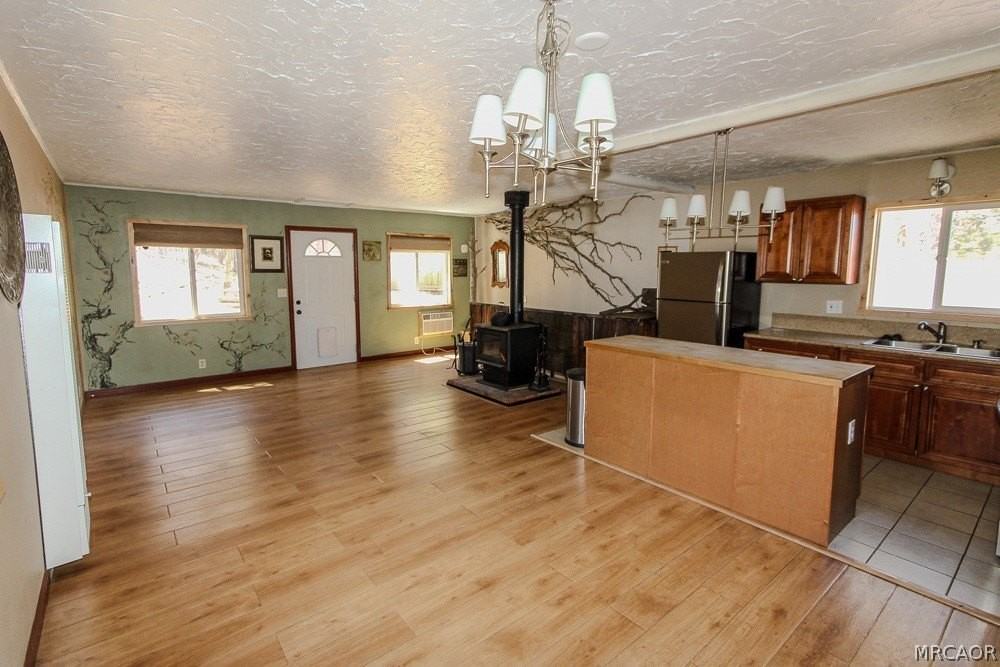 880 Wabash Ln - Photo 4 of 22