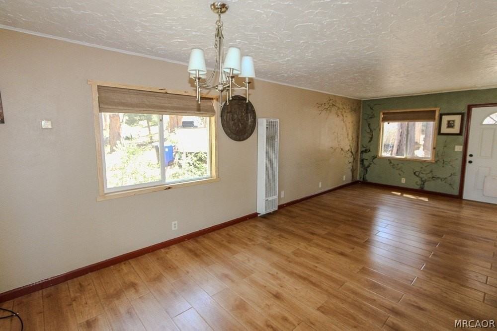 880 Wabash Ln - Photo 5 of 22