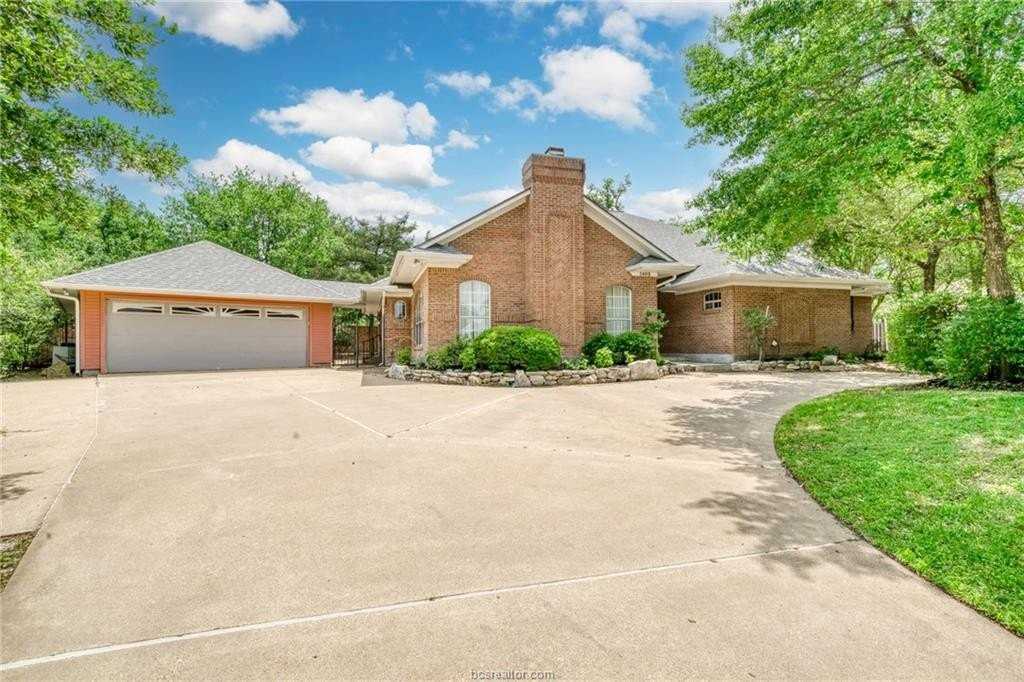 1402 Riverstone Ct - Photo 2 of 43
