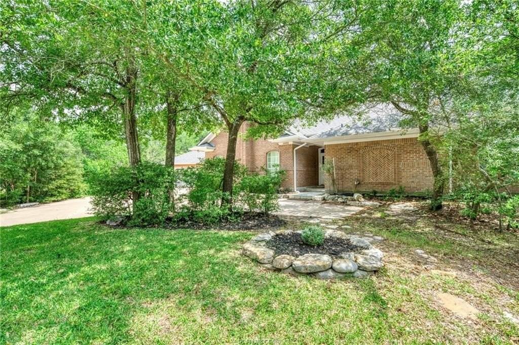 1402 Riverstone Ct - Photo 3 of 43
