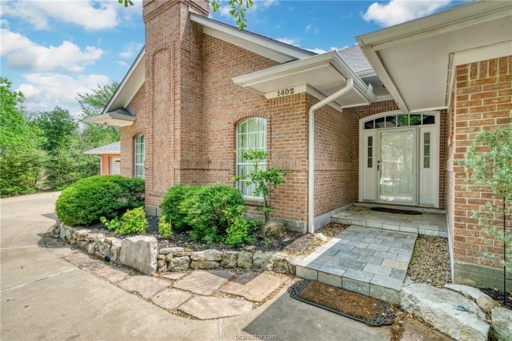 1402 Riverstone Ct - Photo 4 of 43