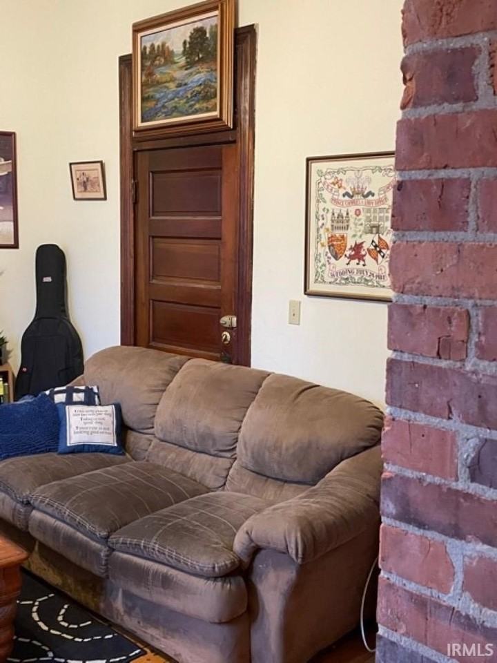 515 W Kirkwood Ave - Photo 2 of 4