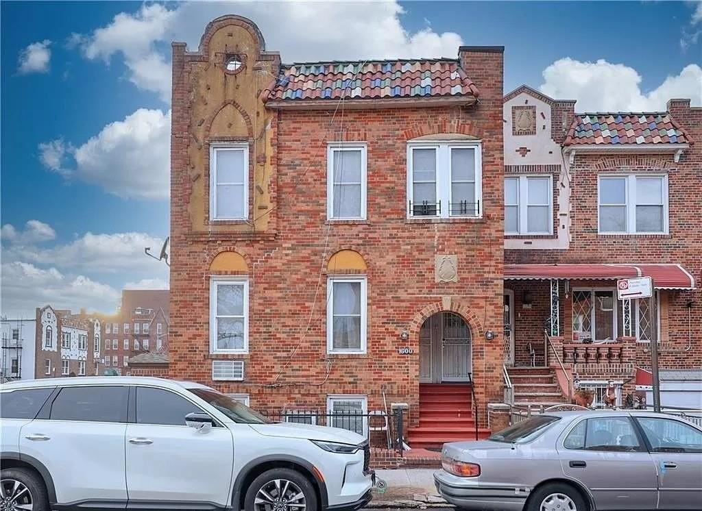 1600 W 5th St