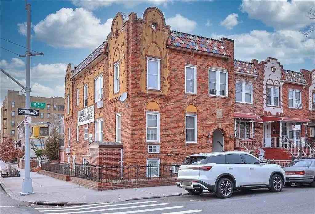 1600 W 5th St - Photo 2 of 15