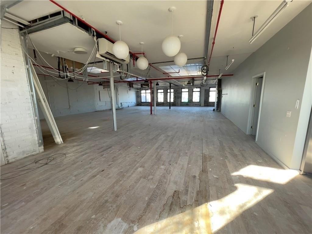 84 Withers St - Photo 5 of 30