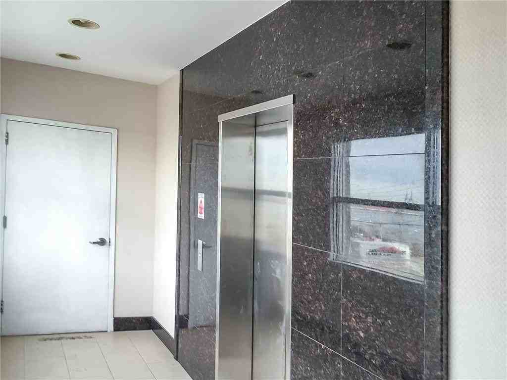 526 Richmond Ter - Photo 4 of 11