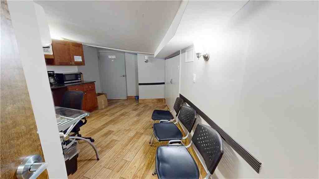 2833 Ocean Pkwy - Photo 7 of 32