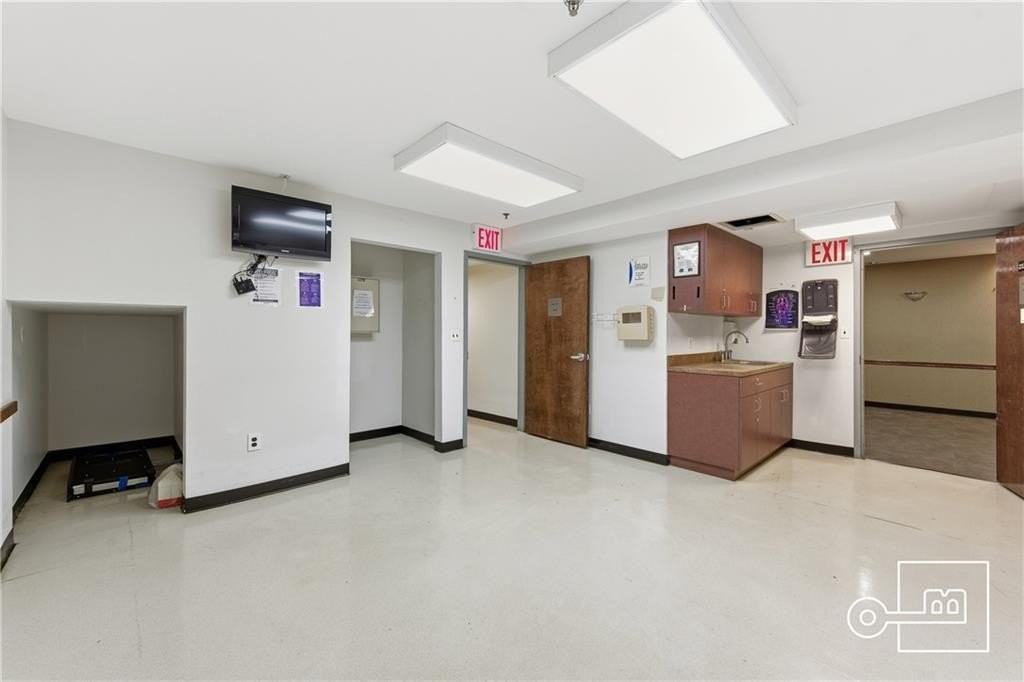 577 Prospect Ave - Photo 6 of 22