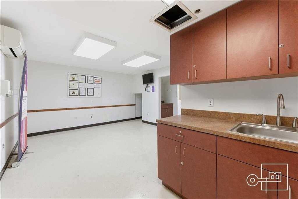 577 Prospect Ave - Photo 7 of 22