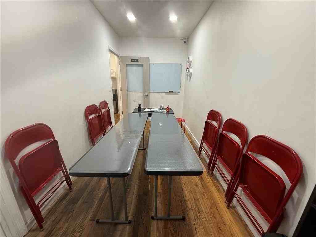 2115 E 16th St - Photo 6 of 8
