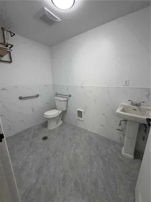 1046 E 15th St - Photo 6 of 11