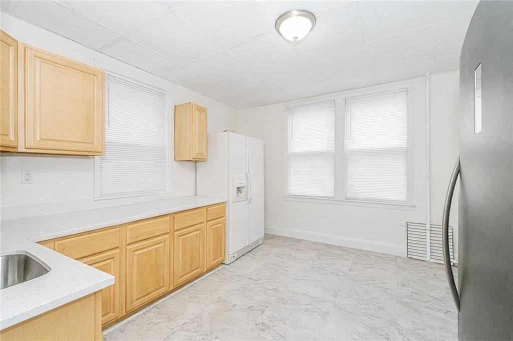 380 Saint Marks Pl #1 - Photo 4 of 8